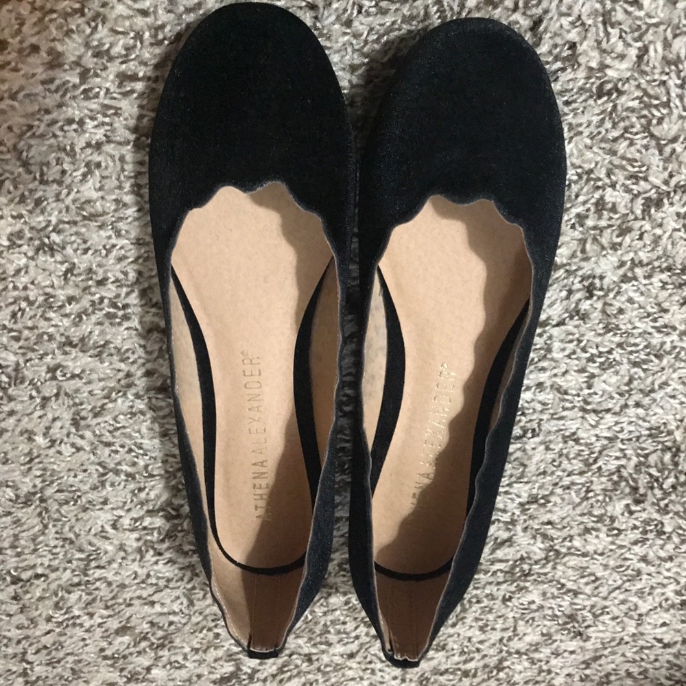 Black velvet scalloped flat